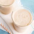 Licuado cremoso de plátano y mantequilla de maní