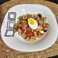 Ensalada de garbanzos con tomate y atún