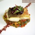 Merluza con ratatouille y sal de jamón