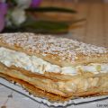 Milhojas de crema pastelera y nata.