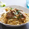 Tazón de fideos con carne de cerdo y salsa para[...]