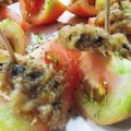 Tomate con crujiente de queso de cabra