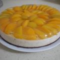 Tarta de arroz con leche, melocotón y chocolate.