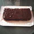 Bizcocho recubierto con sirope de chocolate