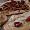Focaccias mini de queso mahon y tomate seco