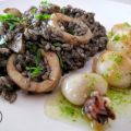 ARROZ NEGRO CON CALAMARES Y CHOPITOS