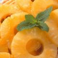 Tarta de piña con piñones