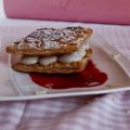 Hojaldre relleno de crema de castañas y coulis[...]