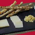 Surtido de Quesos con Palitos Salados (Grissini)