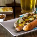 Perrito caliente de Bratwurst con mostaza de[...]
