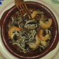 Cazuela de setas de cardo, gulas y langostinos