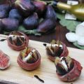 Higos con queso cabra y cinturón de jamón