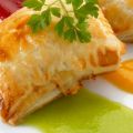 Hojaldritos de queso con 3 salsas