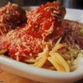 SPAGHETTIS CON ALBONDIGAS EN SALSA DE TOMATE