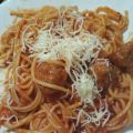 ESPAGUETIS CON ALBÓNDIGAS Y SALSA DE TOMATE