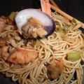 Fideos chinos con mariscos