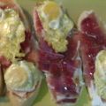 TOSTAS CON HUEVO DE CODORNIZ