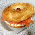 Bagel de salmón ahumado. Preparación