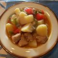 GUISO DE PATATAS Y CARNE DE CERDO / FRESAS CON[...]