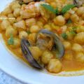 GARBANZOS CON ALMEJAS Y GAMBONES