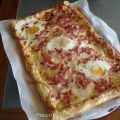 Pizza De Hojaldre Con Huevos Y Bacon