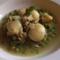 Mini sepias al cava con guisantes y cilantro
