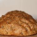 Pan De Espelta Y Aceitunas Negras