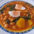 Potaje de garbanzos con espinacas y huevo
