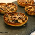TARTALETA DE MANZANA Y MORCILLA CON ALMENDRA[...]