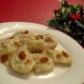 Cardo con salsa de almendras, pasas y piñones