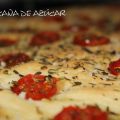 Foccacia esponjosa con tomates cherrys