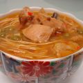 Sopa de noodles con pollo