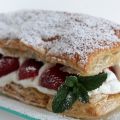 Hojaldre de fresas y chantilly