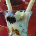 Helado de nata con nueces en heladera..... Y[...]