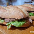 Bocadillo de hummus y melva
