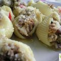 GALETS CON RELLENO DE CARNE Y SALSA AL PESTO