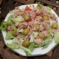 Ensalada y hojaldres con crema pastelera