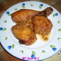 Traseros de pollo asado en la olla ros
