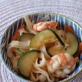 Fideos de arroz con gambas y verduras