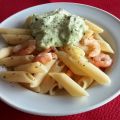 Pasta con crema de aguacate y gambas