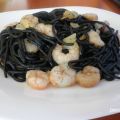 SPAGUETTI AL NERO DI SEPPIA CON GAMBAS