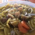 CAZUELA DE FIDEOS MARINEROS CON ALMEJAS Y GAMBAS
