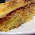Tortilla de patata rellena con bonito con tomate