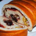 Pan relleno de jamón y tomatitos secos