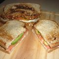 SANDWICH DE SALMÓN AHUMADO Y AGUACATE