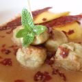 Bolitas de habas tiernas con mango y crujiente[...]