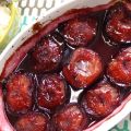 Ciruelas asadas con crema de lima