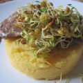 Solomillo con polenta y salteado de germinados