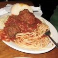 Spaghetti con albóndigas