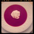 Sopa Borsh con Crema Agria.